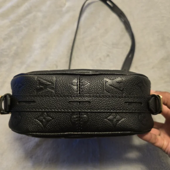 Louis Vuitton Boite Chapeau Souple MM Crossbody Bag - Picture 8 of 17